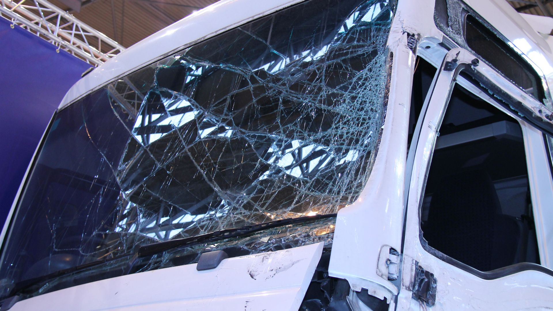 Mobile Truck Windshield Replacement
